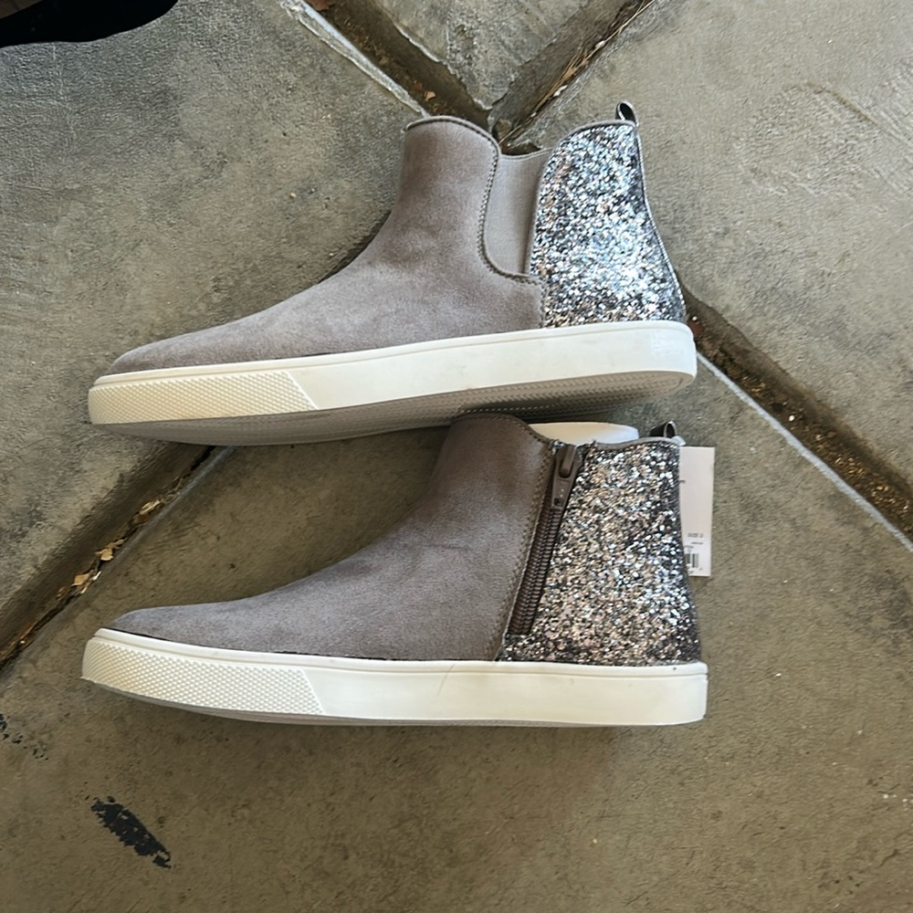 SO new with tags kids bootie